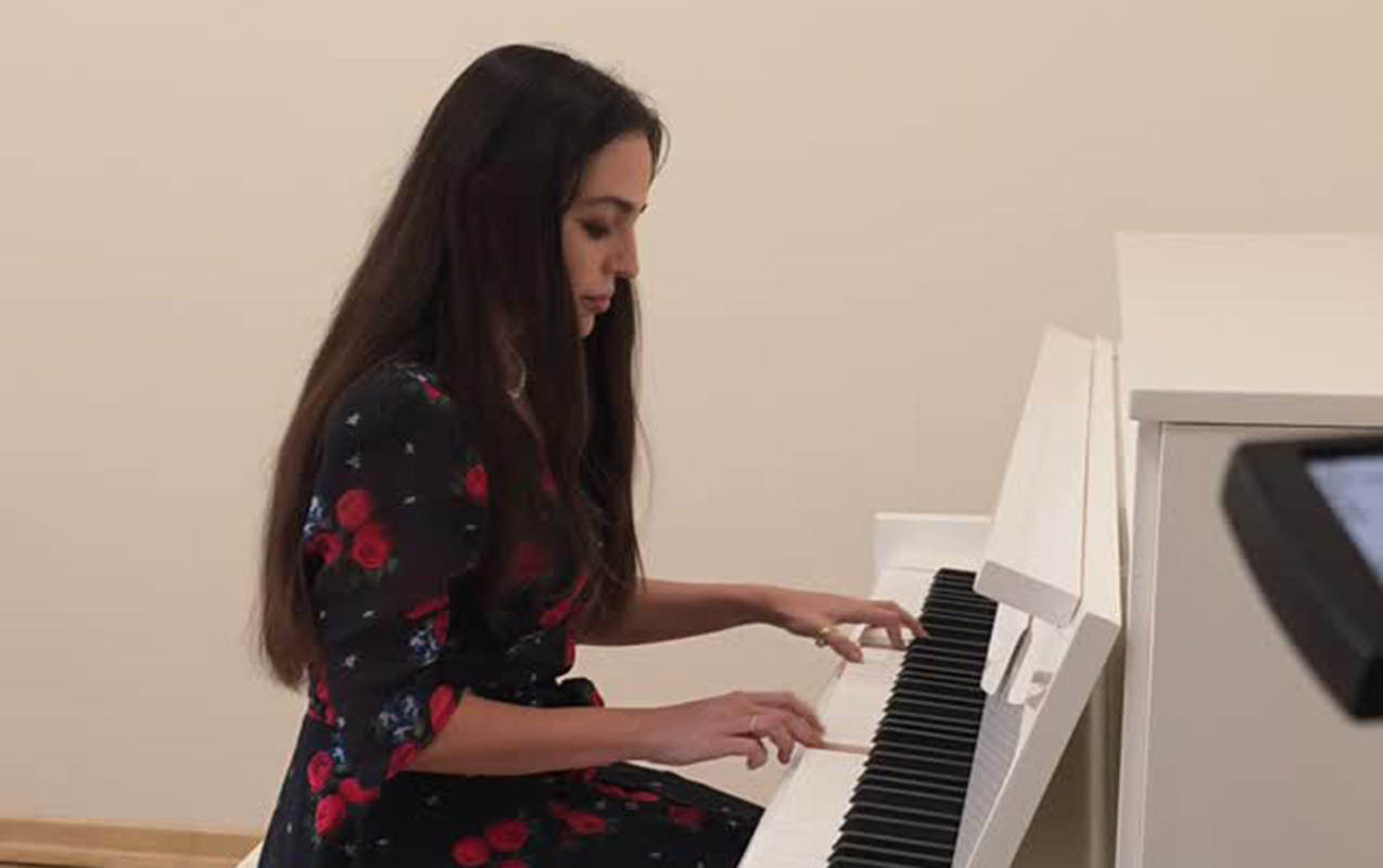Leyla Əliyevadan pianoda &ldquo;Söz olmasaydı&rdquo; - Video