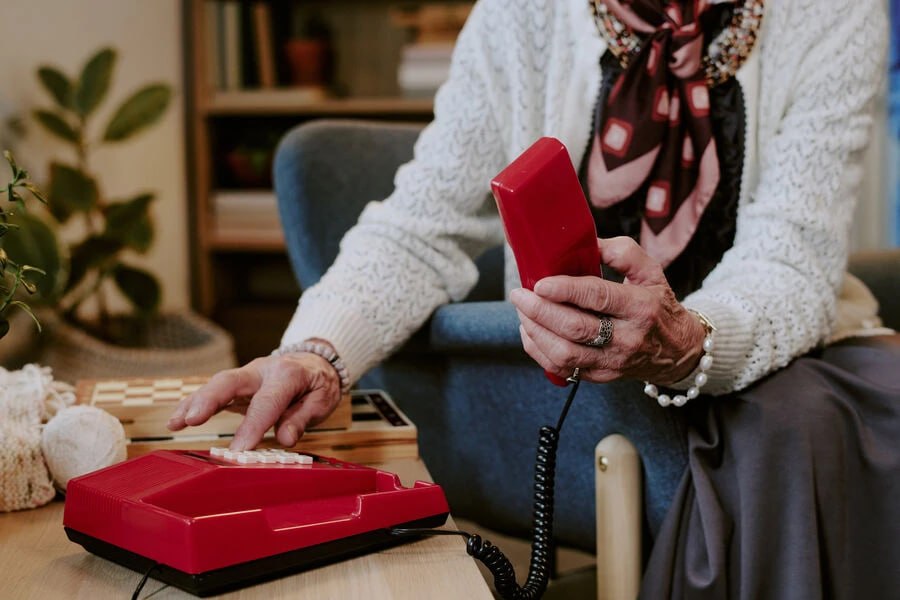 Finlandiya stasionar telefon rabitəsi şəbəkəsini tamamilə söndürdü