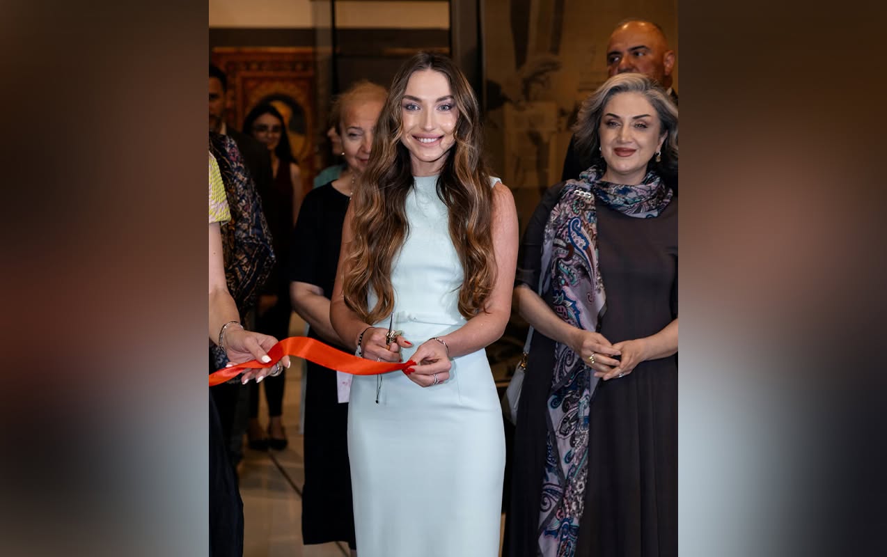 Alyona Əliyeva sərgidən yeni fotolar paylaşdı Alyona Əliyeva sərgidən yeni fotolar paylaşdı