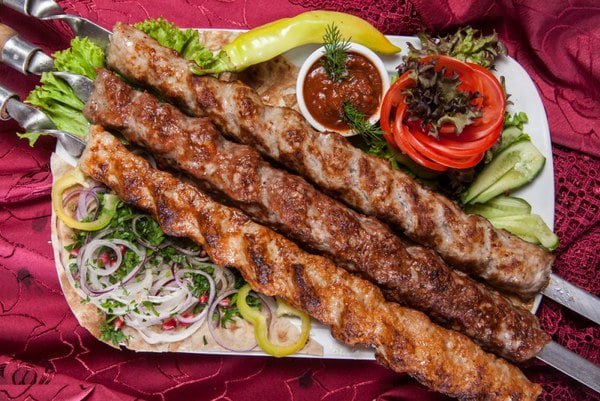 Ucuz ətin şorbası olmaz, bəs KABABI? &ndash; 3 manatlıq lülə kababların mətbəxarxası SİRLƏRİ