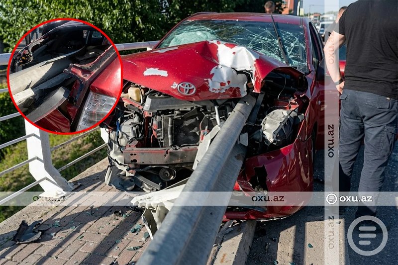 Bakıda "Prius" dəmir məhəccərə çırpıldı: Ölən var - VİDEO