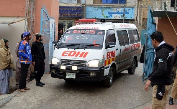 Pakistanda avtobus dərəyə AŞDI: 40 ölü, 8 yaralı var - FOTO - VİDEO Pakistanda avtobus dərəyə AŞDI: 40 ölü, 8 yaralı var - FOTO - VİDEO