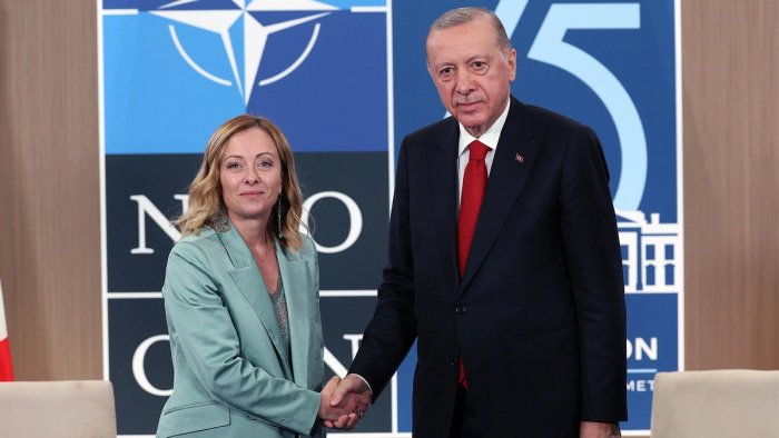 Ərdoğan Meloni ilə DANIŞDI: Müdafiə sənayesində yeni addımlar atılır Ərdoğan Meloni ilə DANIŞDI: Müdafiə sənayesində yeni addımlar atılır
