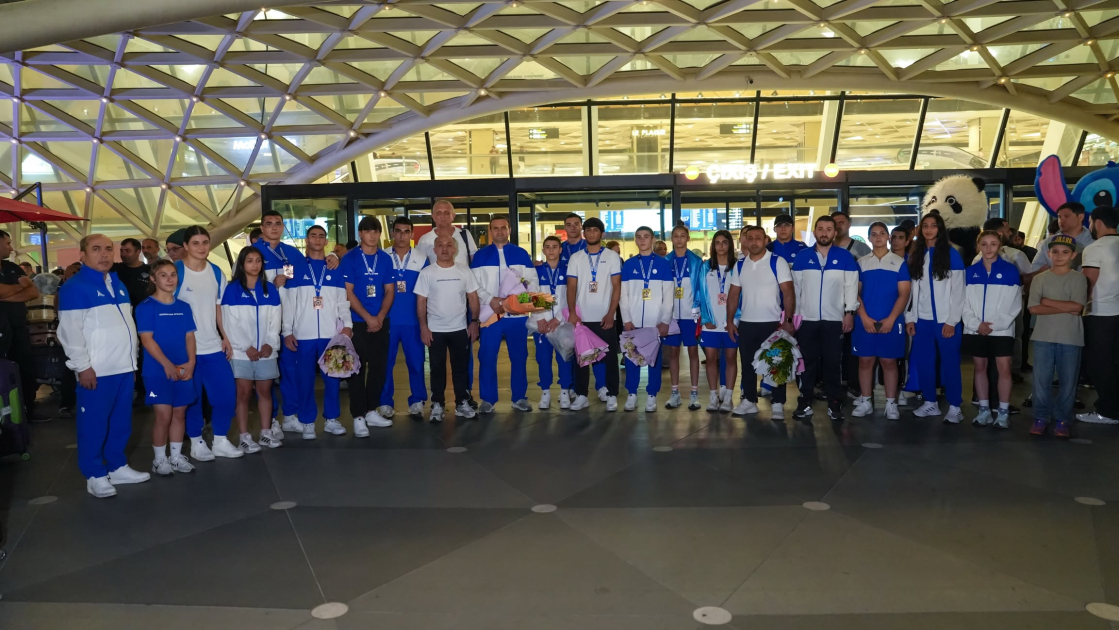 Avropa çempionatında 10 medal qazanan Azərbaycan cüdoçuları Vətənə qayıdıb - FOTO Avropa çempionatında 10 medal qazanan Azərbaycan cüdoçuları Vətənə qayıdıb - FOTO