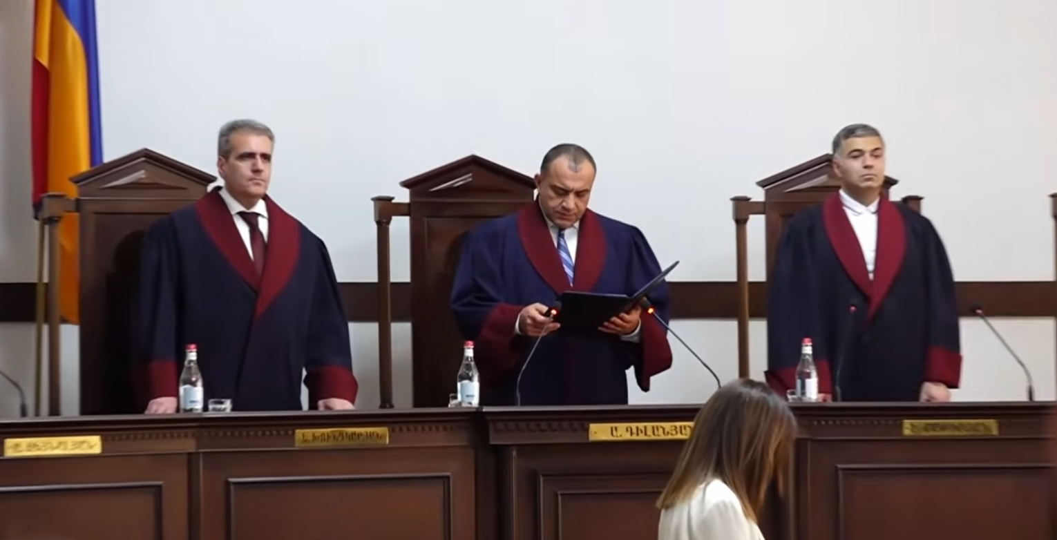 Ermənistan Konstitusiya Məhkəməsi müxalifətin seçki şikayətini RƏDD ETDİ - VİDEO Ermənistan Konstitusiya Məhkəməsi müxalifətin seçki şikayətini RƏDD ETDİ - VİDEO