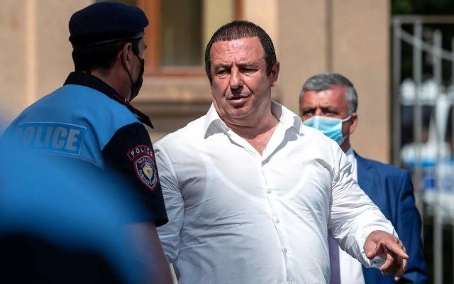 Ermənistanda müxalif lider Qaqik Tsarukyan SAXLANILDI