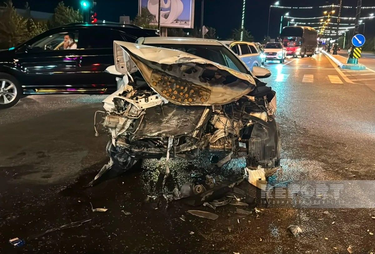 Sumqayıtda üç avtomobil toqquşdu: xəsarət alanlar var - FOTO Sumqayıtda üç avtomobil toqquşdu: xəsarət alanlar var - FOTO