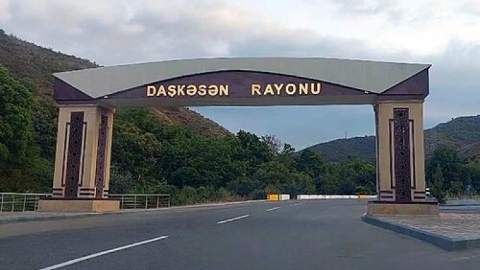 Daşkəsəndə DƏHŞƏT: 50 yaşlı kişi qonşu uşağı armaturla döydü - VİDEO