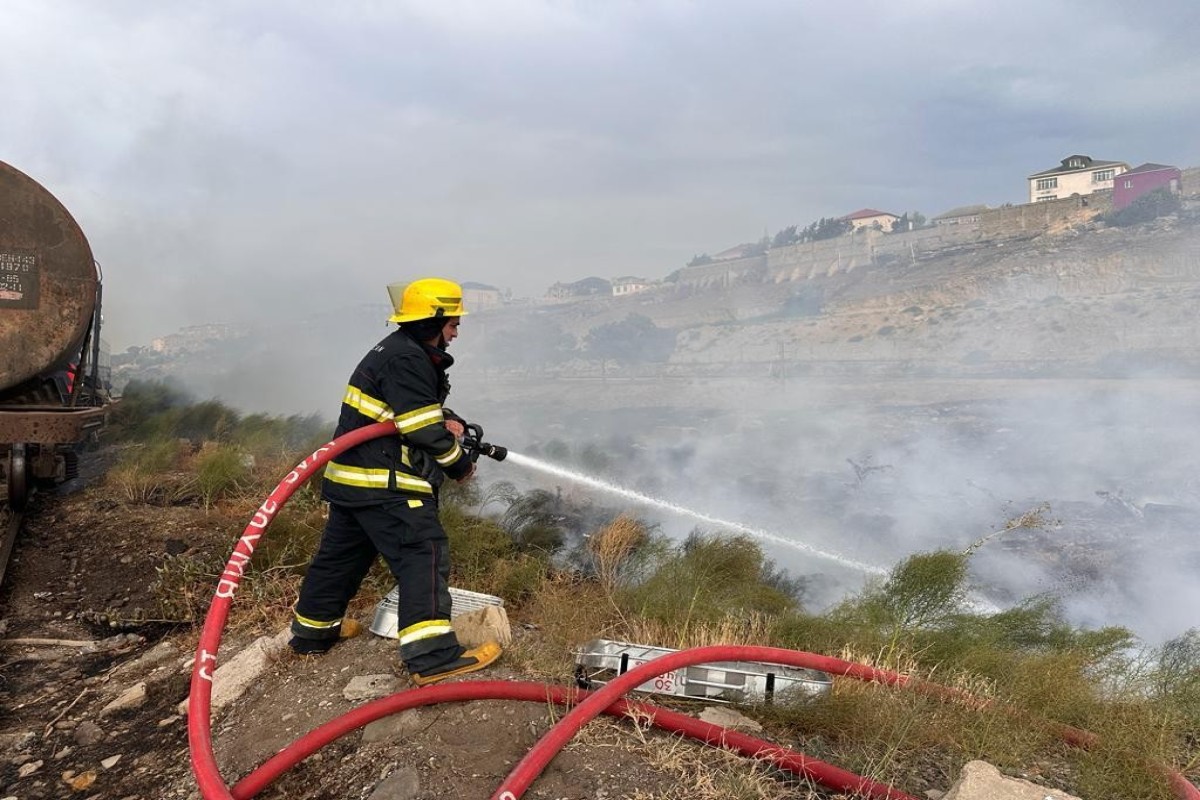 Şağanda quru otluq sahə YANIR