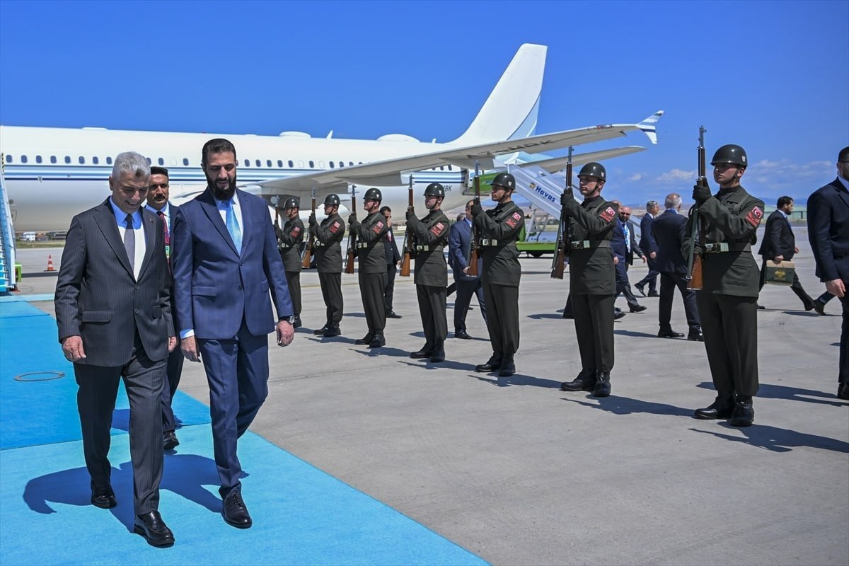 Əhməd əl-Şaraa da NATO zirvəsində iştirak üçün Ankaraya GƏLDİ