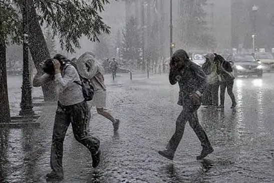 Şimşək çaxacaq, dolu düşəcək Şimşək çaxacaq, dolu düşəcək