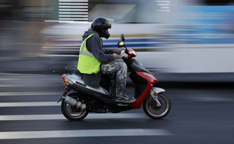 Həbsdən çıxan məhbus moped oğurladı, polis yaxaladı