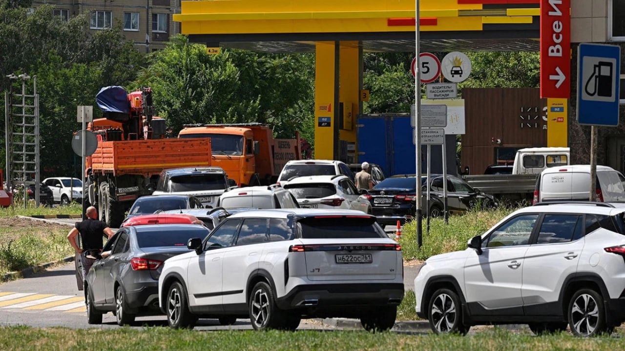 Rusiya Belarus benzininə MÖHTAC QALDI Rusiya Belarus benzininə MÖHTAC QALDI