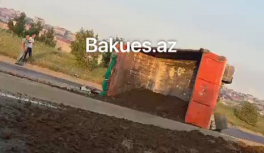 Bakı–Şamaxı yolunda “KamAZ” aşdı – VİDEO Bakı–Şamaxı yolunda “KamAZ” aşdı – VİDEO