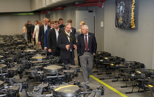 Ukrayna yeraltı dron fabrikini amerikalı senatora GÖSTƏRDİ - FOTO