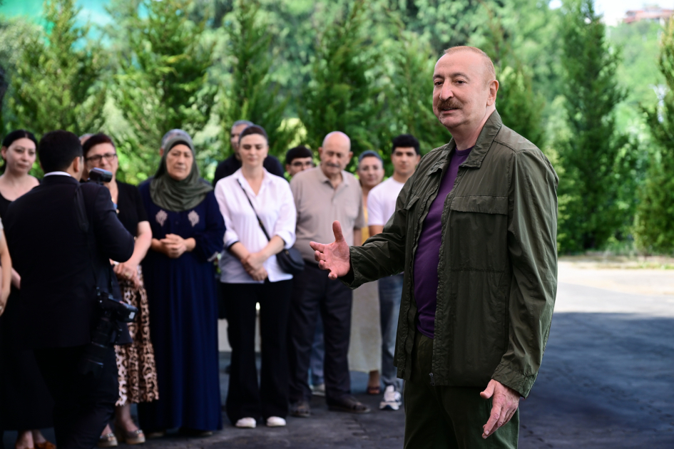 Prezident Quzeyxırman kəndində sakinlərlə GÖRÜŞDÜ - FOTOLAR