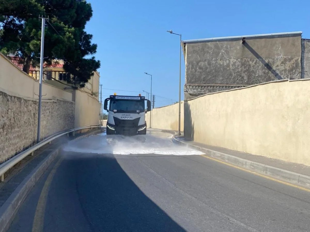 Bakıda küçələr YUYULDU - FOTO