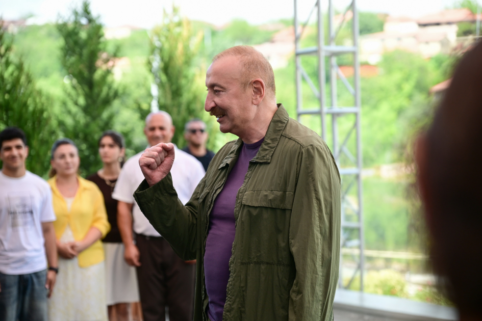 İlham Əliyev: &ldquo;Kimsə Azərbaycana xor gözlə baxsa, yenə yumruq yerində olacaq!&rdquo; - VİDEOÇARX