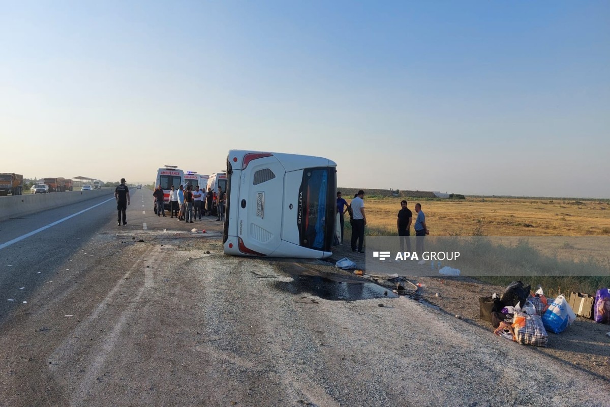 Hacıqabulda sərnişin avtobusu aşdı: 30-dan çox yaralı var - FOTO