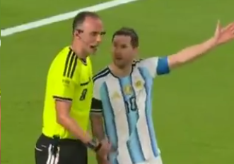 Messi hakimə etiraz etdi: "Mənimlə hörmətlə danış" - VİDEO