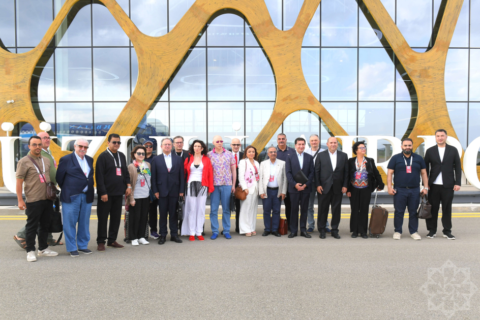 IV Şuşa Qlobal Media Forumunun iştirakçıları Füzuliyə gəliblər - FOTO IV Şuşa Qlobal Media Forumunun iştirakçıları Füzuliyə gəliblər - FOTO