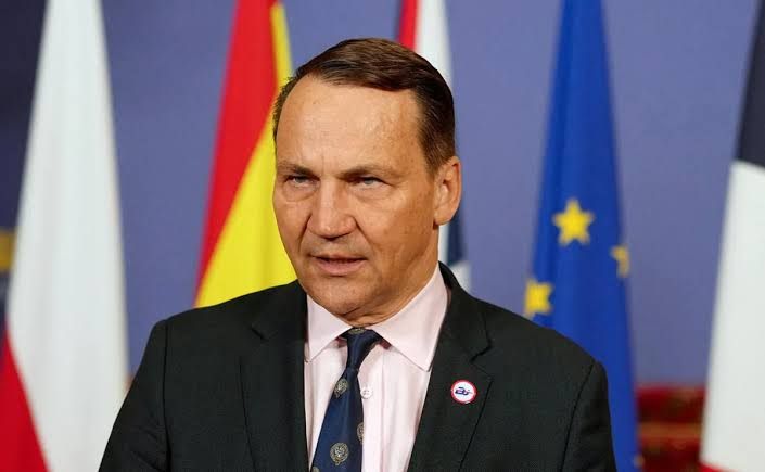 Sikorski: Putin Polşaya hücum etmək gücü yoxdur Sikorski: Putin Polşaya hücum etmək gücü yoxdur