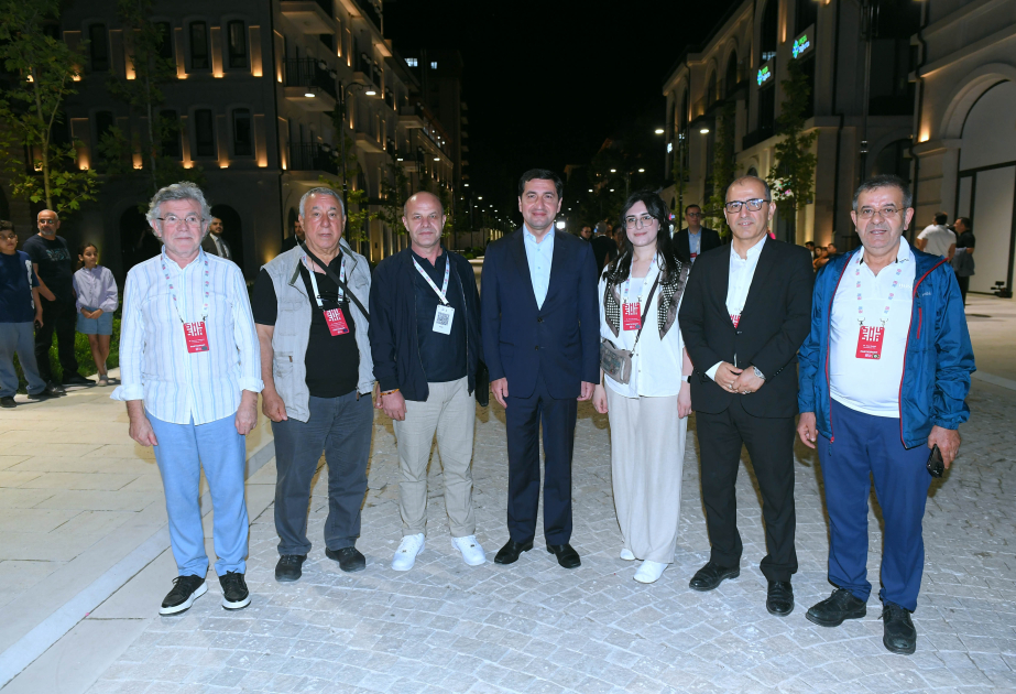 IV Şuşa Qlobal Media Forumu iştirakçıları Qarabağ küçəsi ilə tanış oldular - FOTO
