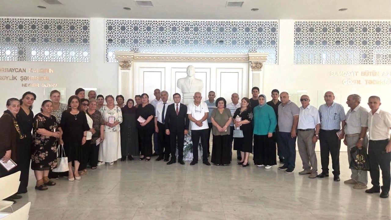 Sarı Aşığın “Gül dəftəri” kitabının IV nəşri təqdim olundu – FOTO Sarı Aşığın “Gül dəftəri” kitabının IV nəşri təqdim olundu – FOTO