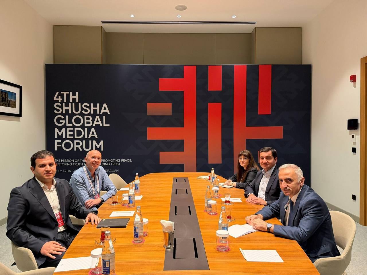 Hikmət Hacıyev "Tiktok" və "Linkedin" nümayəndələri ilə görüşdü &ndash; FOTO