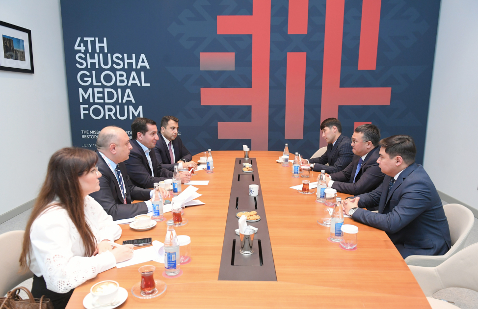 Hikmət Hacıyev və Qazaxıstan rəsmiləri arasında GÖRÜŞ &ndash; Media sahəsində qarşılıqlı fəaliyyət MÜZAKİRƏ OLUNDU &ndash; FOTO