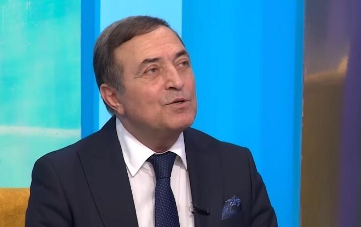 Mənsum İbrahimov: "Qızım bütün nəsli formada saxlayır" Mənsum İbrahimov: "Qızım bütün nəsli formada saxlayır"
