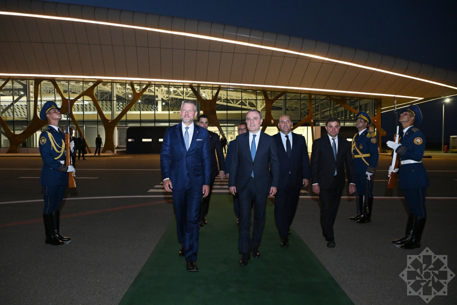 Slovakiya Prezidenti Füzuli aeroportundan Bakıya yola düşdü - FOTO