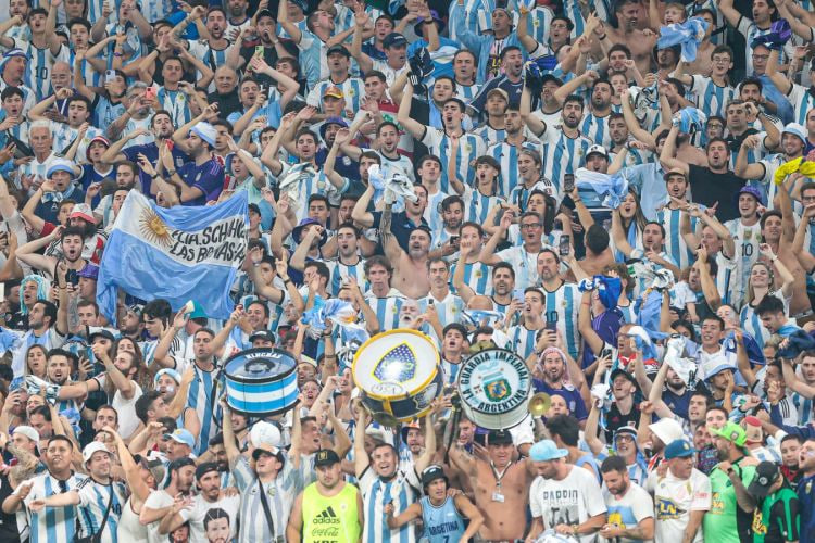 Argentina - İngiltərə matçı öncəsi siyasi QƏRAR: Azarkeşlərə qadağa qoyuldu