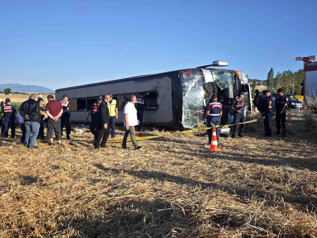 Amasyada sərnişin avtobusu aşdı: 46 yaralı var - VİDEO Amasyada sərnişin avtobusu aşdı: 46 yaralı var - VİDEO