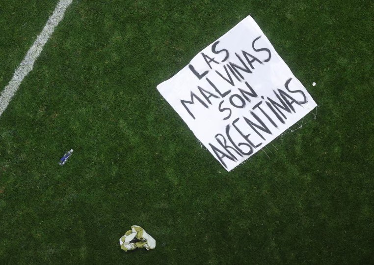 Argentina yığması İngiltərə üzərindəki qələbəni təxribatçı bannerlə qeyd etdi &ndash; FOTO