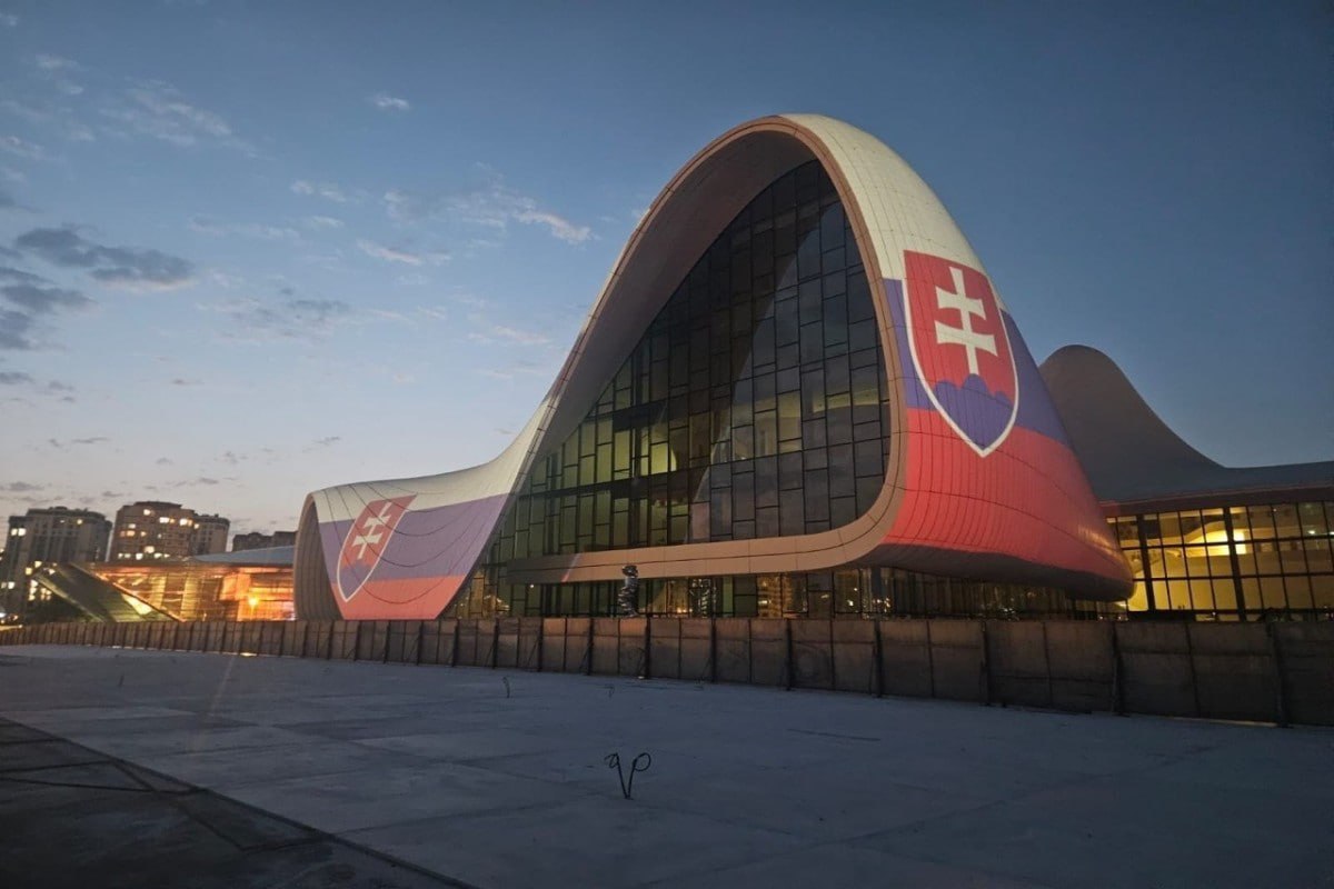 Heydər Əliyev Mərkəzi Slovakiya bayrağının rəngləri ilə işıqlandırıldı &ndash;FOTO