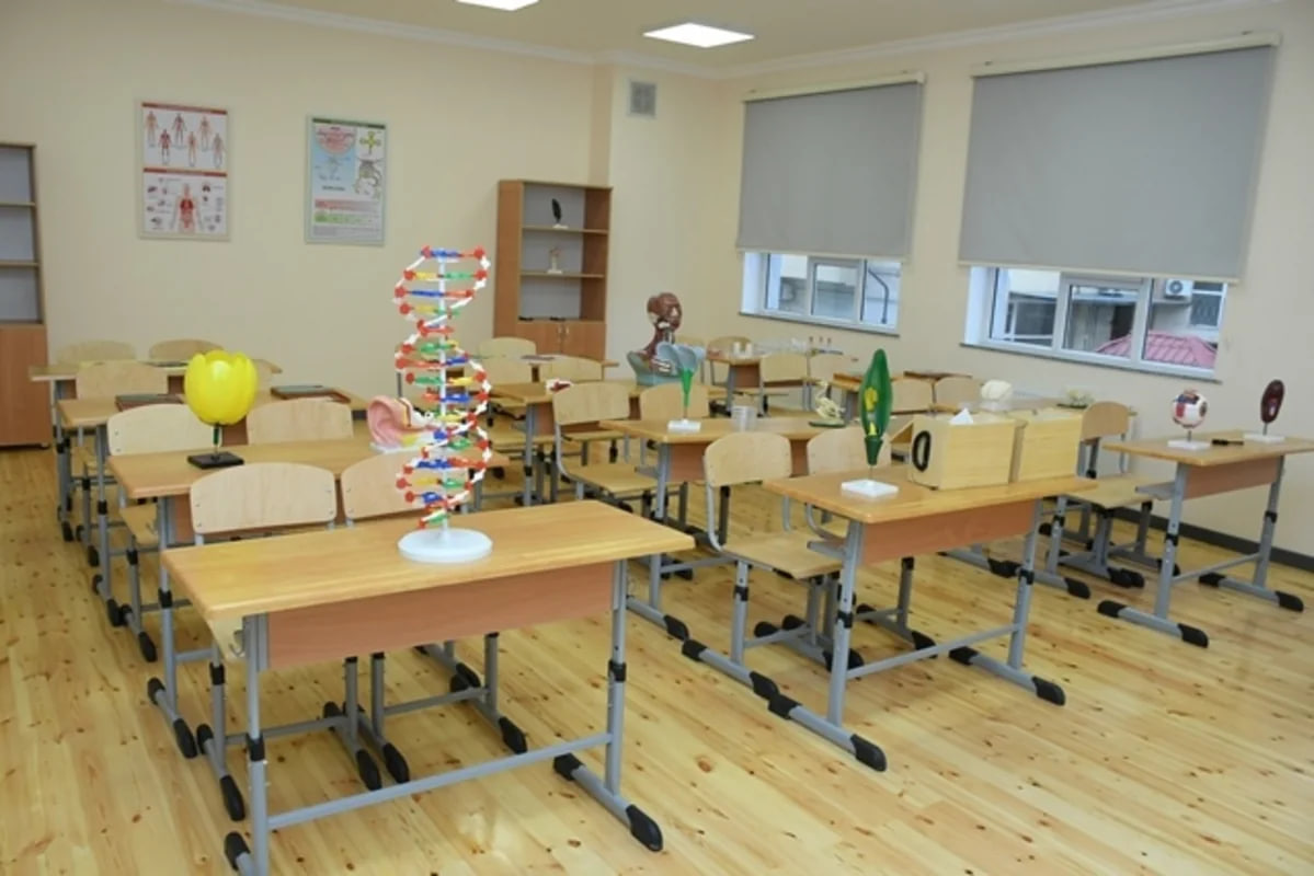 Bakıdakı məktəblərdən birinin binası sökülərək yenidən tikiləcək - FOTO