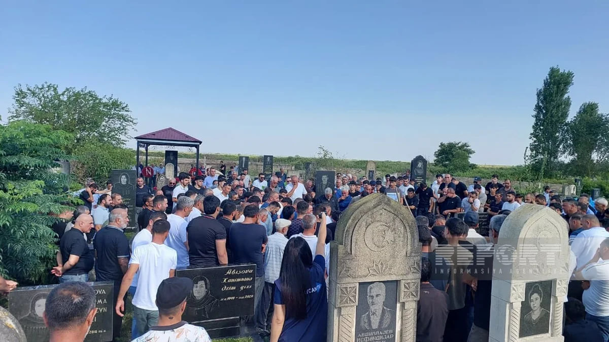Odessada vurulan gəminin kapitanının cənazəsi Lənkəranda torpağa tapşırıldı Odessada vurulan gəminin kapitanının cənazəsi Lənkəranda torpağa tapşırıldı