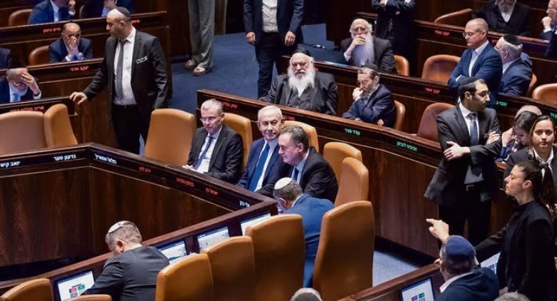 İsraildə seçkilərə geri sayım başladı: Netanyahunun taleyini bu seçicilər həll edəcək İsraildə seçkilərə geri sayım başladı: Netanyahunun taleyini bu seçicilər həll edəcək