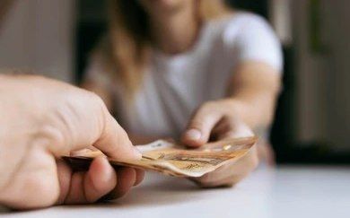 Bakıda sosial şəbəkə tanışlığı cinayətlə bitdi: Qız anasının pullarını oğurlayıb kişiyə verdi Bakıda sosial şəbəkə tanışlığı cinayətlə bitdi: Qız anasının pullarını oğurlayıb kişiyə verdi