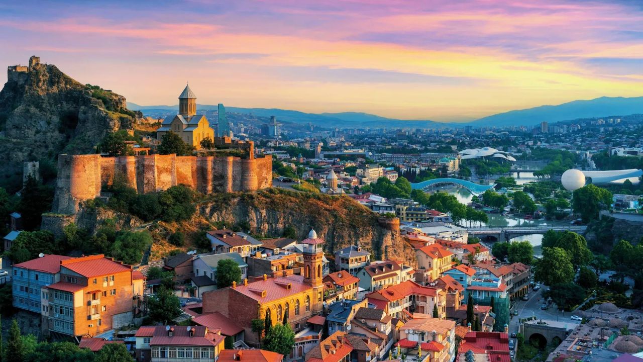 Azərbaycanlı turistlər Gürcüstan iqtisadiyyatına milyonlar qazandırdı Azərbaycanlı turistlər Gürcüstan iqtisadiyyatına milyonlar qazandırdı