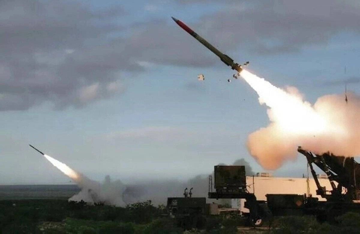 İordaniya İrandan atılan 3 raketi vurduğunu açıqladı İordaniya İrandan atılan 3 raketi vurduğunu açıqladı