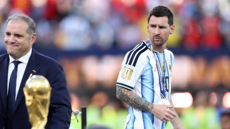 Lionel Messi Argentina millisində karyerasını başa vurdu Lionel Messi Argentina millisində karyerasını başa vurdu