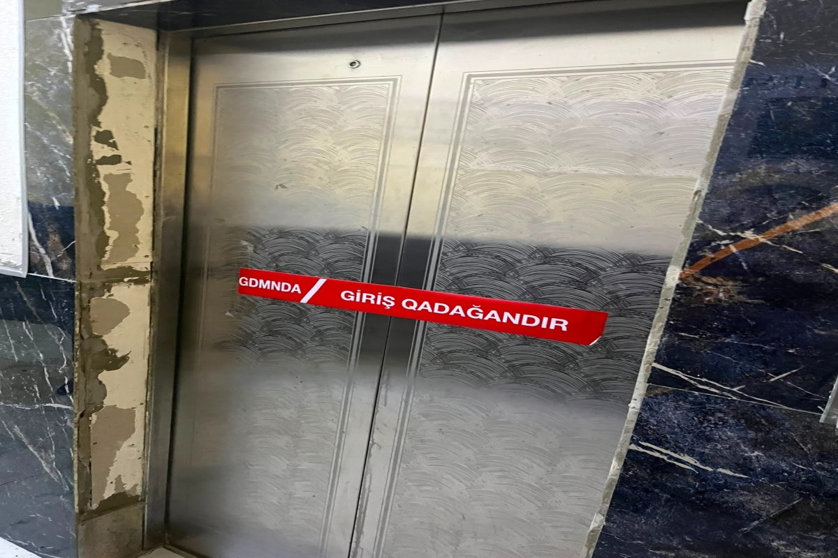 Bakıda yaşayış binasında 6 liftin fəaliyyəti dayandırıldı – FOTO Bakıda yaşayış binasında 6 liftin fəaliyyəti dayandırıldı – FOTO