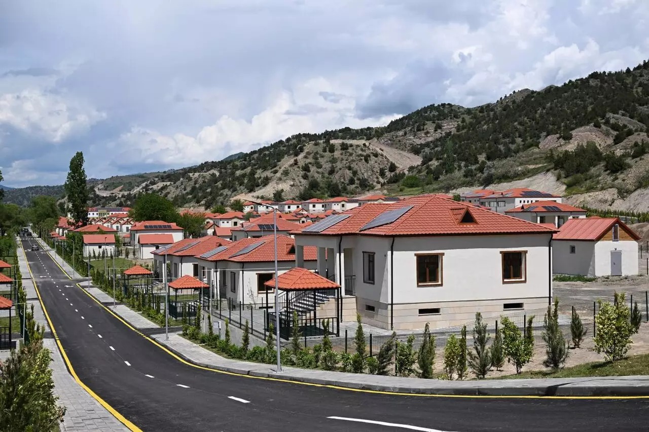 Qarabağdakı yaşayış sahələri ora köçürülmüş məcburi köçkünlərin mülkiyyətinə veriləcək Qarabağdakı yaşayış sahələri ora köçürülmüş məcburi köçkünlərin mülkiyyətinə veriləcək