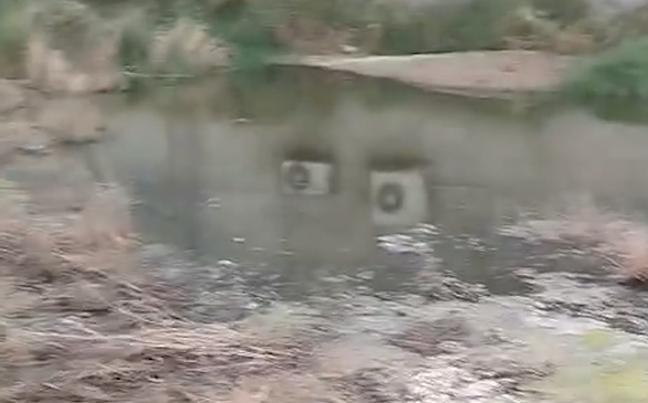 Zabratda kanalizasiya suyu stadiona axır - VİDEO Zabratda kanalizasiya suyu stadiona axır - VİDEO