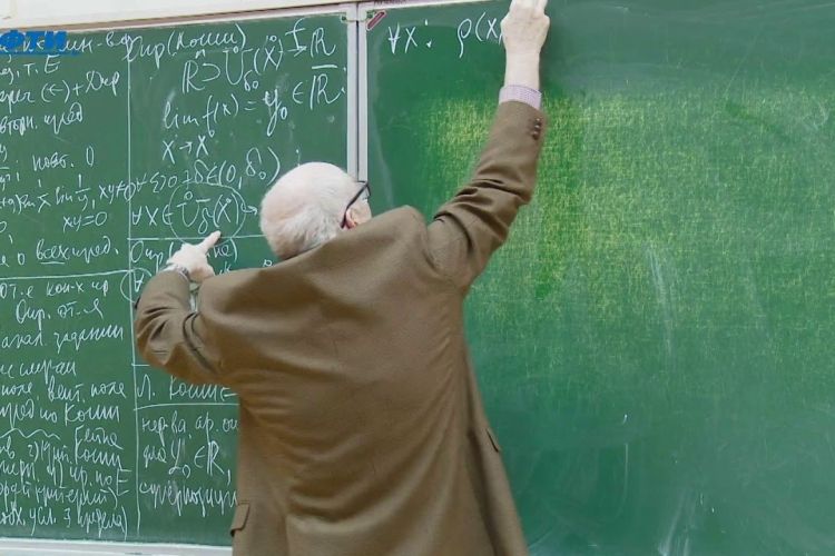65 yaşdan sonra hansı müəllimləri işdə saxlayırlar? 65 yaşdan sonra hansı müəllimləri işdə saxlayırlar?