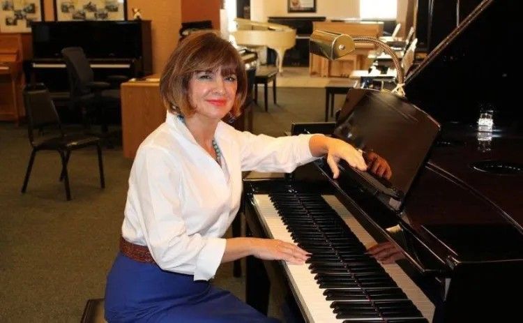 Əminə Dilbazinin qızı ABŞ-də assosiasiya prezidenti seçildi Əminə Dilbazinin qızı ABŞ-də assosiasiya prezidenti seçildi