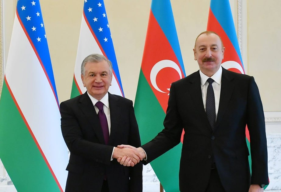 İlham Əliyev Şavkat Mirziyoyevi TƏBRİK ETDİ