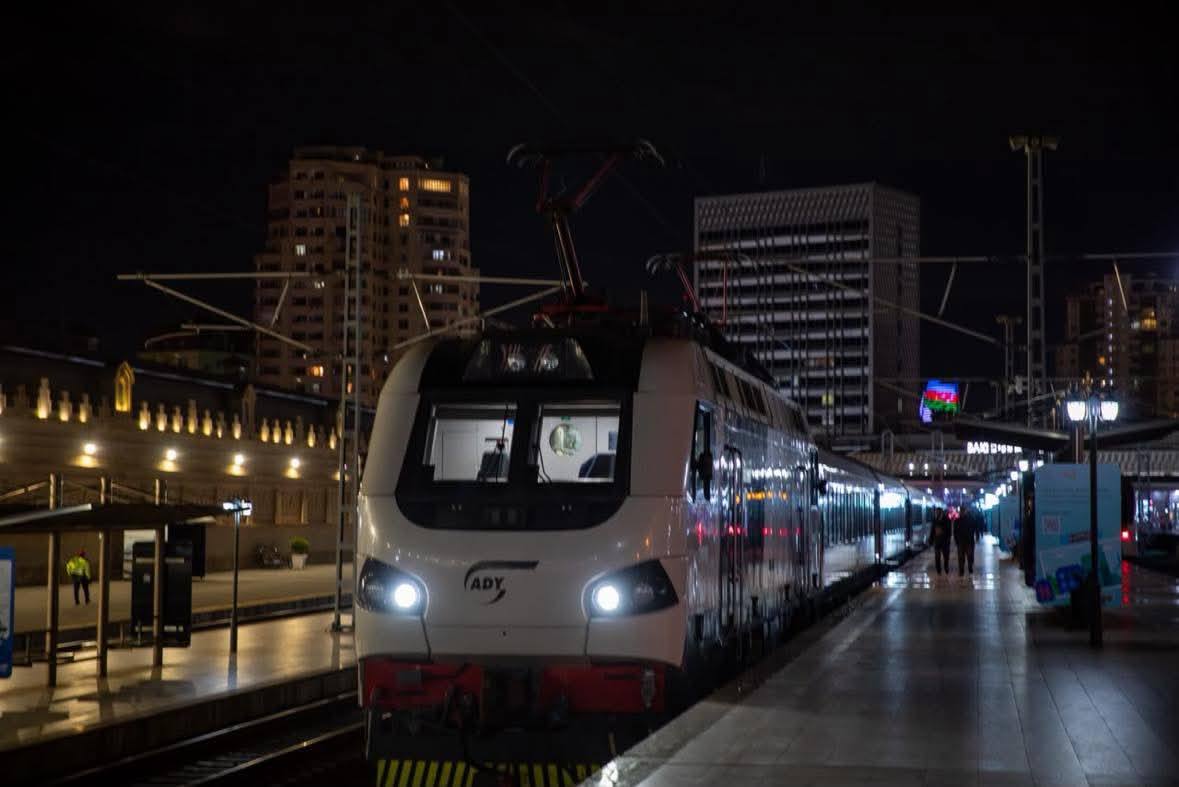 Bakı&ndash;Tbilisi&ndash;Bakı qatarlarında sərnişin yerlərinin sayı 2 dəfədən çox ARTIRILDI - FOTO